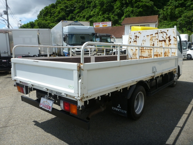 三菱ふそうキャンター平ボディ小型（2t・3t）[写真02]