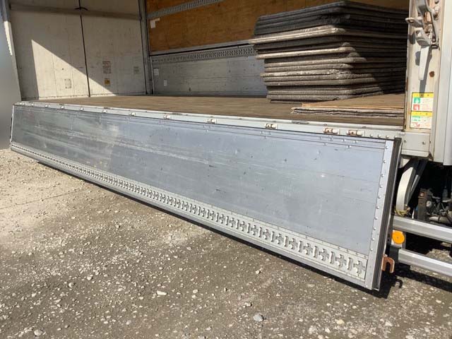 いすゞフォワードアルミウイング中型（4t）[写真10]