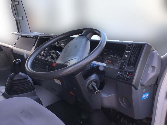 いすゞエルフアルミバン小型（2t・3t）[写真19]