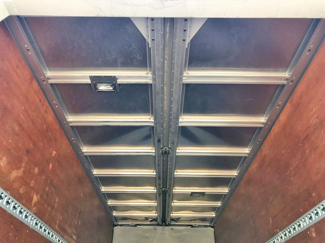 いすゞエルフアルミウイング小型（2t・3t）[写真13]