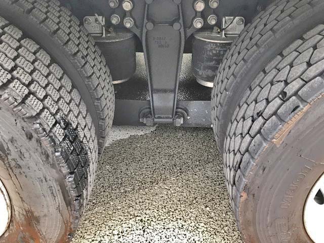 いすゞギガアルミウイング大型（10t）[写真11]