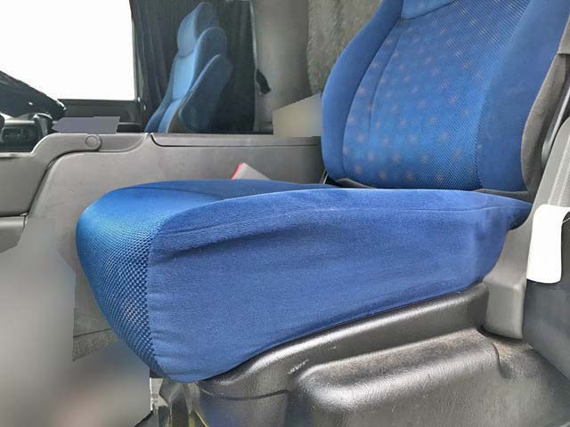 いすゞギガアルミウイング大型（10t）[写真20]