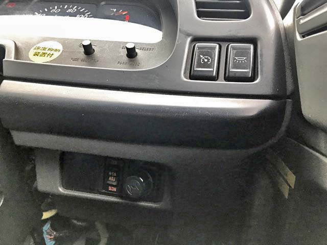 いすゞギガアルミウイング大型（10t）[写真30]