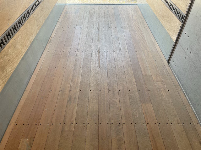 三菱ふそうキャンターパネルバン小型（2t・3t）[写真13]