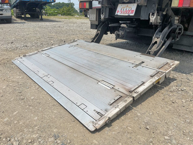 三菱ふそうキャンターパネルバン小型（2t・3t）[写真16]