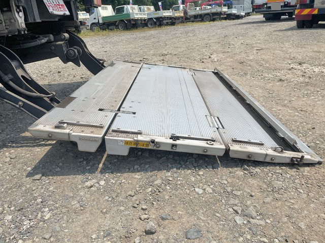 三菱ふそうキャンターパネルバン小型（2t・3t）[写真17]