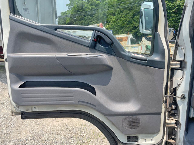 三菱ふそうキャンターパネルバン小型（2t・3t）[写真28]