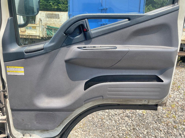 三菱ふそうキャンターパネルバン小型（2t・3t）[写真29]