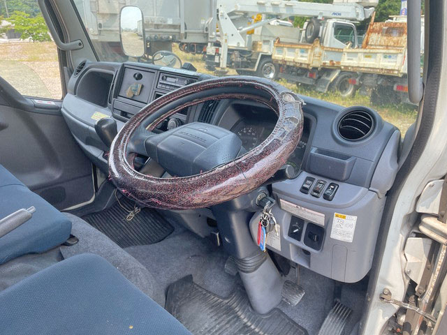 三菱ふそうキャンターパネルバン小型（2t・3t）[写真33]