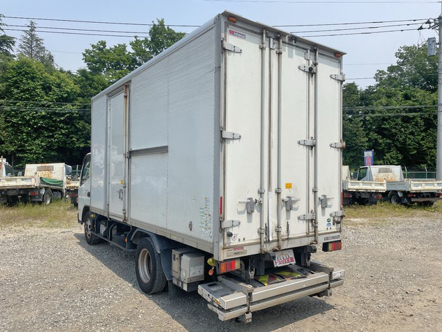 三菱ふそうキャンターパネルバン小型（2t・3t）[写真04]