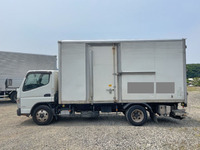 三菱ふそうキャンターパネルバン小型（2t・3t）[写真05]