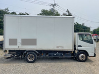 三菱ふそうキャンターパネルバン小型（2t・3t）[写真06]