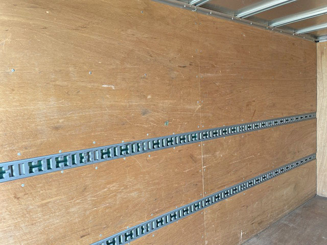 三菱ふそうキャンターアルミバン小型（2t・3t）[写真13]