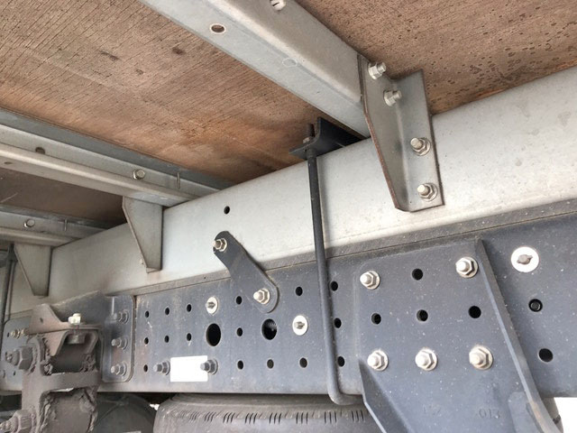 三菱ふそうキャンターアルミバン小型（2t・3t）[写真23]