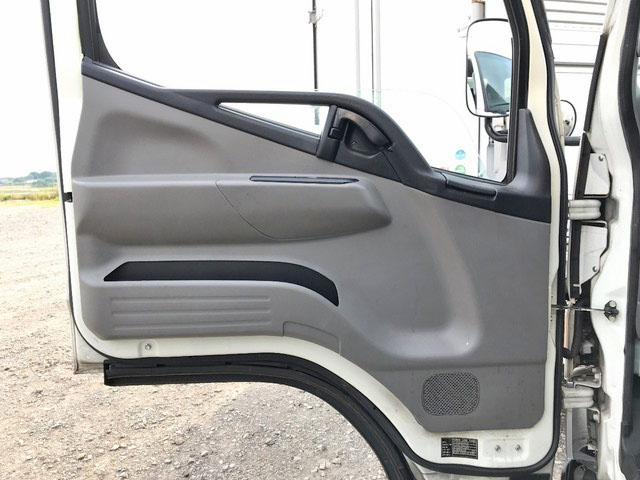 三菱ふそうキャンターアルミバン小型（2t・3t）[写真30]