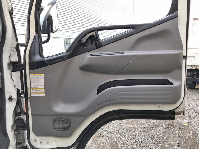 三菱ふそうキャンターアルミバン小型（2t・3t）[写真31]