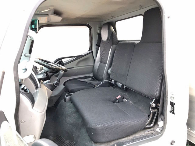 三菱ふそうキャンターアルミバン小型（2t・3t）[写真33]