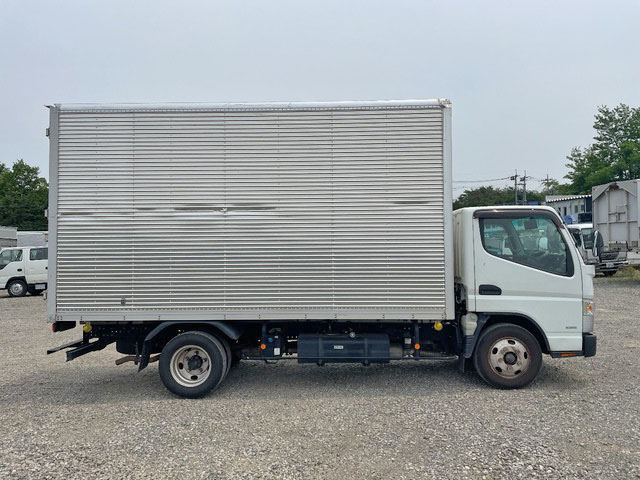 三菱ふそうキャンターアルミバン小型（2t・3t）[写真06]