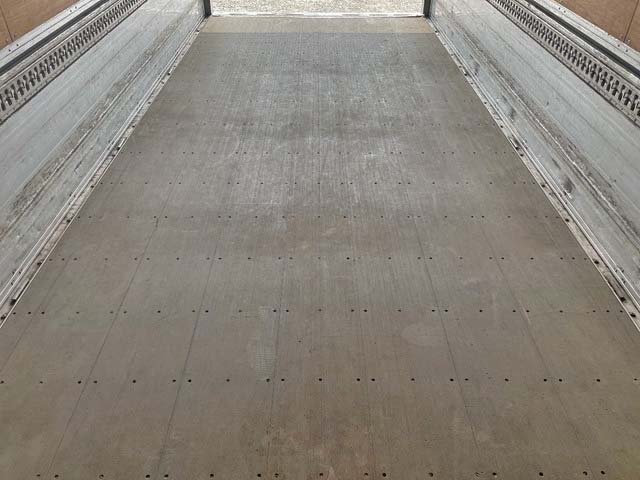 いすゞフォワードアルミウイング中型（4t）[写真10]