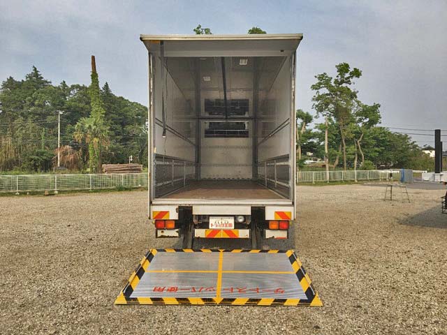 日野プロフィア冷蔵冷凍ウイング大型（10t）[写真10]