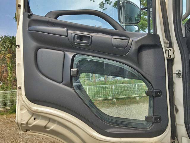 日野プロフィア冷蔵冷凍ウイング大型（10t）[写真27]