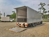 日野プロフィア冷蔵冷凍ウイング大型（10t）[写真03]