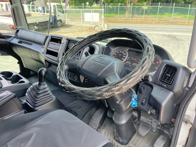 日野レンジャーアルミウイング中型（4t）[写真35]