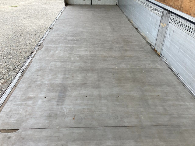 いすゞギガアルミウイング大型（10t）[写真13]