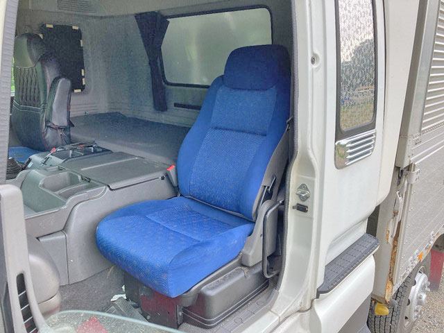 いすゞギガアルミウイング大型（10t）[写真31]