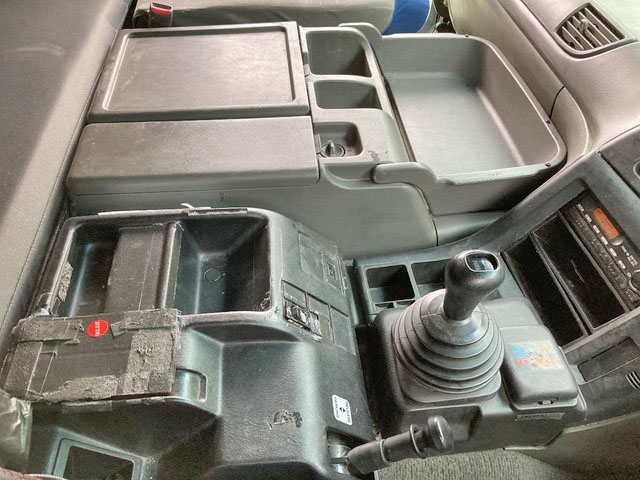 いすゞギガアルミウイング大型（10t）[写真35]