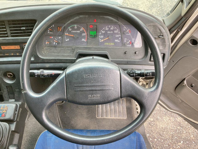 いすゞギガアルミウイング大型（10t）[写真36]