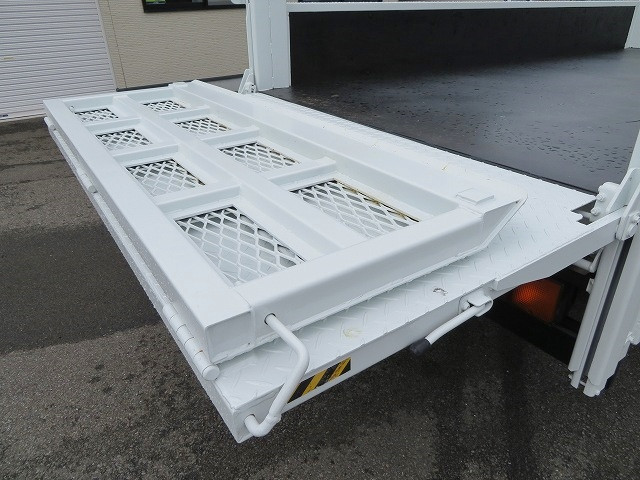 三菱ふそうキャンタークレーン3段小型（2t・3t）[写真15]