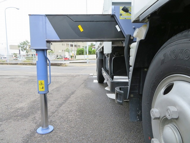 三菱ふそうキャンタークレーン3段小型（2t・3t）[写真20]