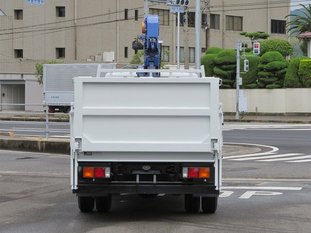 三菱ふそうキャンタークレーン3段小型（2t・3t）[写真07]