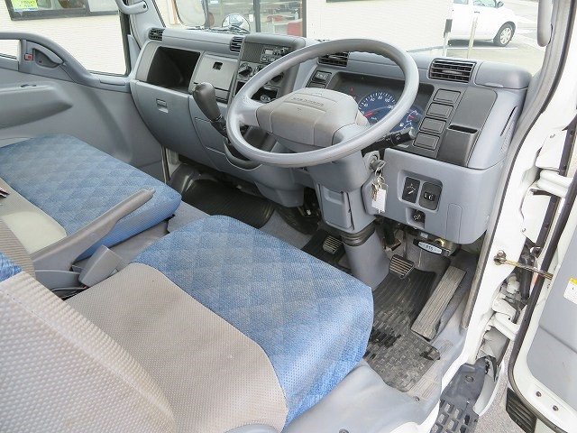 三菱ふそうキャンタークレーン3段小型（2t・3t）[写真09]