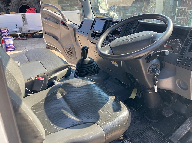 いすゞエルフアルミバン小型（2t・3t）[写真14]