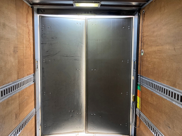 いすゞエルフアルミバン小型（2t・3t）[写真30]