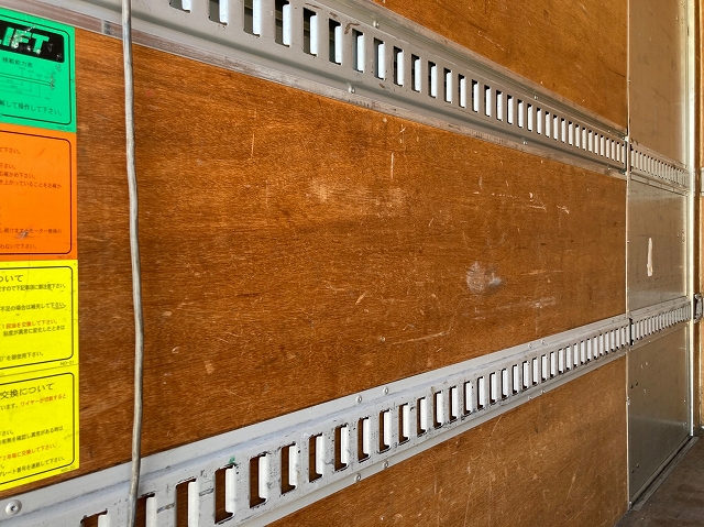 いすゞエルフアルミバン小型（2t・3t）[写真33]