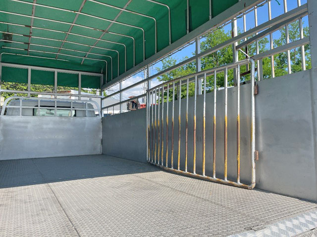 いすゞエルフ家畜運搬車小型（2t・3t）[写真13]