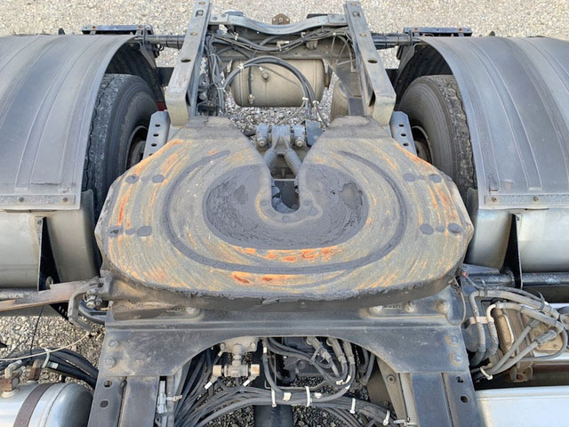 UDトラックスクオントレーラーヘッド（トラクターヘッド）大型（10t）[写真10]