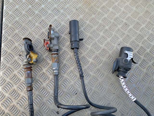 UDトラックスクオントレーラーヘッド（トラクターヘッド）大型（10t）[写真13]