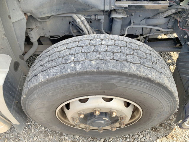 UDトラックスクオントレーラーヘッド（トラクターヘッド）大型（10t）[写真15]