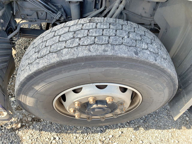 UDトラックスクオントレーラーヘッド（トラクターヘッド）大型（10t）[写真16]