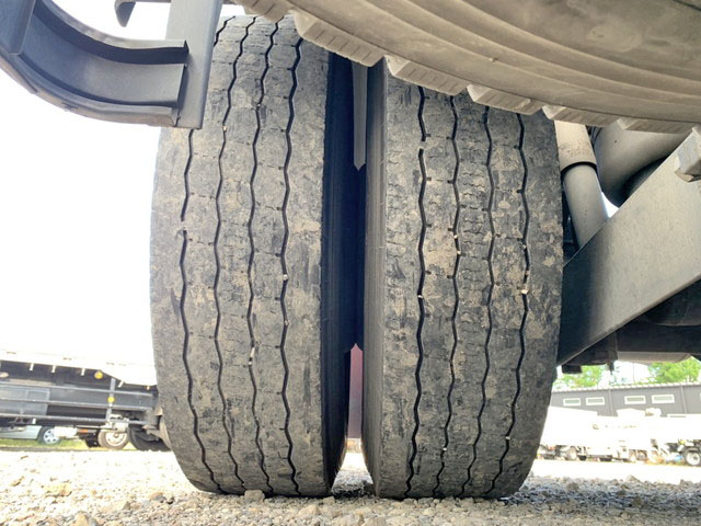 UDトラックスクオントレーラーヘッド（トラクターヘッド）大型（10t）[写真17]