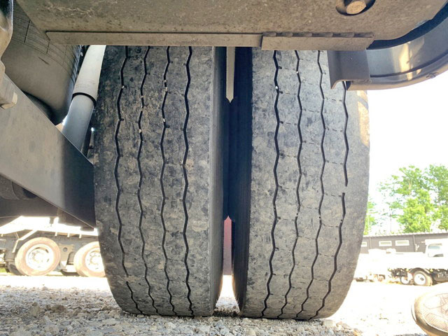 UDトラックスクオントレーラーヘッド（トラクターヘッド）大型（10t）[写真18]