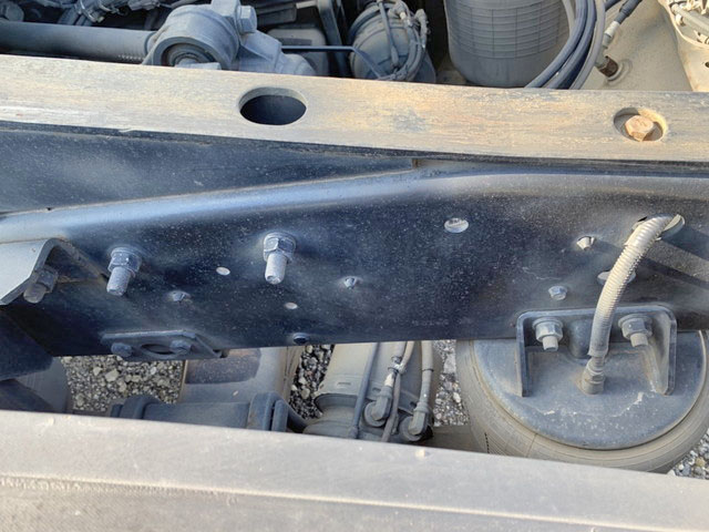 UDトラックスクオントレーラーヘッド（トラクターヘッド）大型（10t）[写真19]