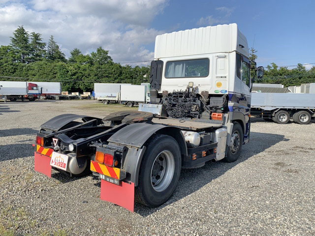 UDトラックスクオントレーラーヘッド（トラクターヘッド）大型（10t）[写真02]