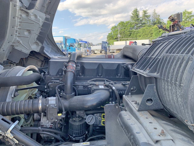 UDトラックスクオントレーラーヘッド（トラクターヘッド）大型（10t）[写真24]