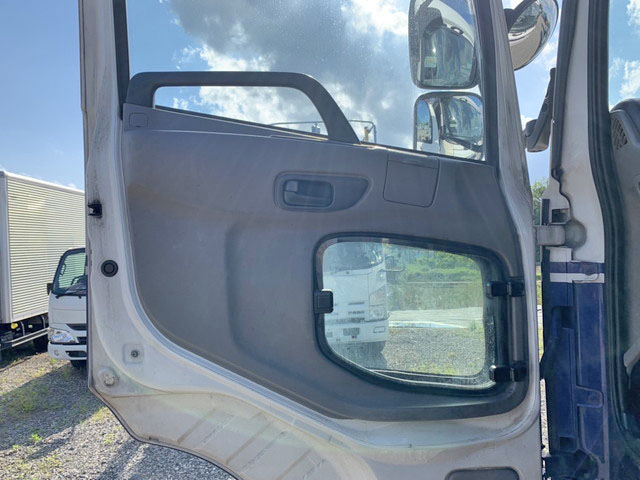 UDトラックスクオントレーラーヘッド（トラクターヘッド）大型（10t）[写真27]