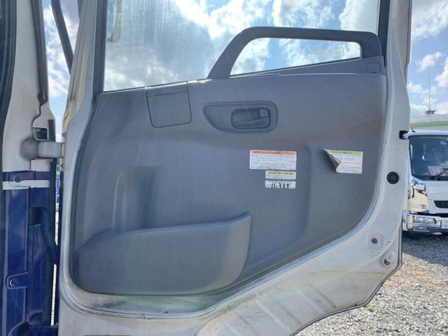 UDトラックスクオントレーラーヘッド（トラクターヘッド）大型（10t）[写真28]